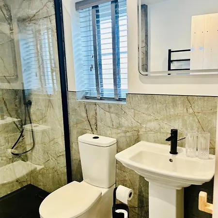 St Oswalds Estate Деревянный коттедж *