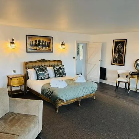 St Oswalds Estate * Уитби