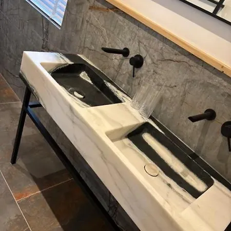 Деревянный коттедж St Oswalds Estate Уитби